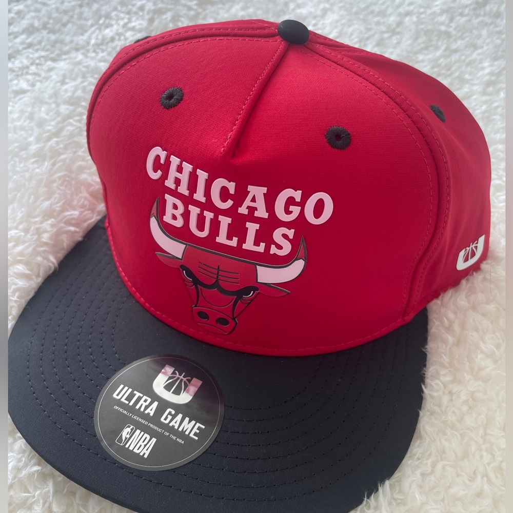 Brand new Bulls snap back. Ultra Game lid.